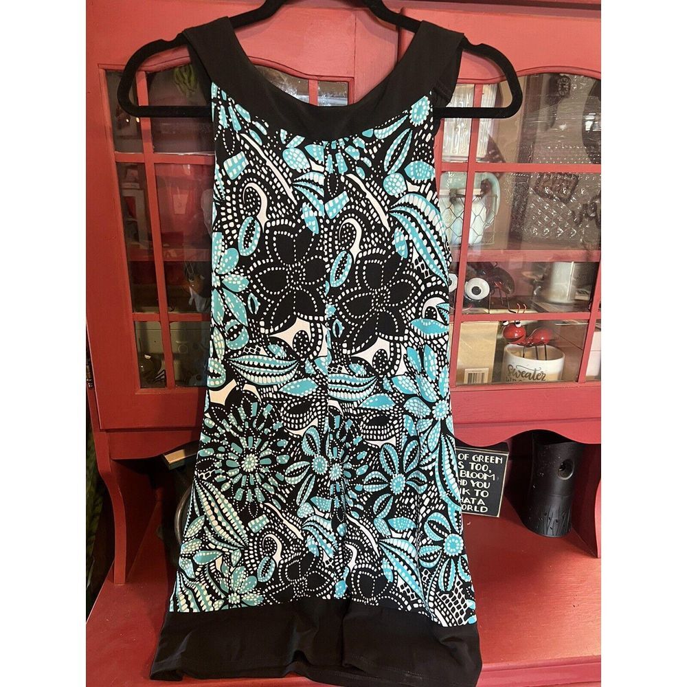 NWT Wrapper Medium Dress / Gorgeous Pattern, Neckline And Cut!
